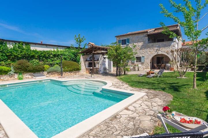 Ferienhaus für 4 Personen, mit Garten und Pool
