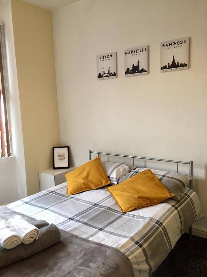Budget Double Room in Birmingham, Birmingham Area