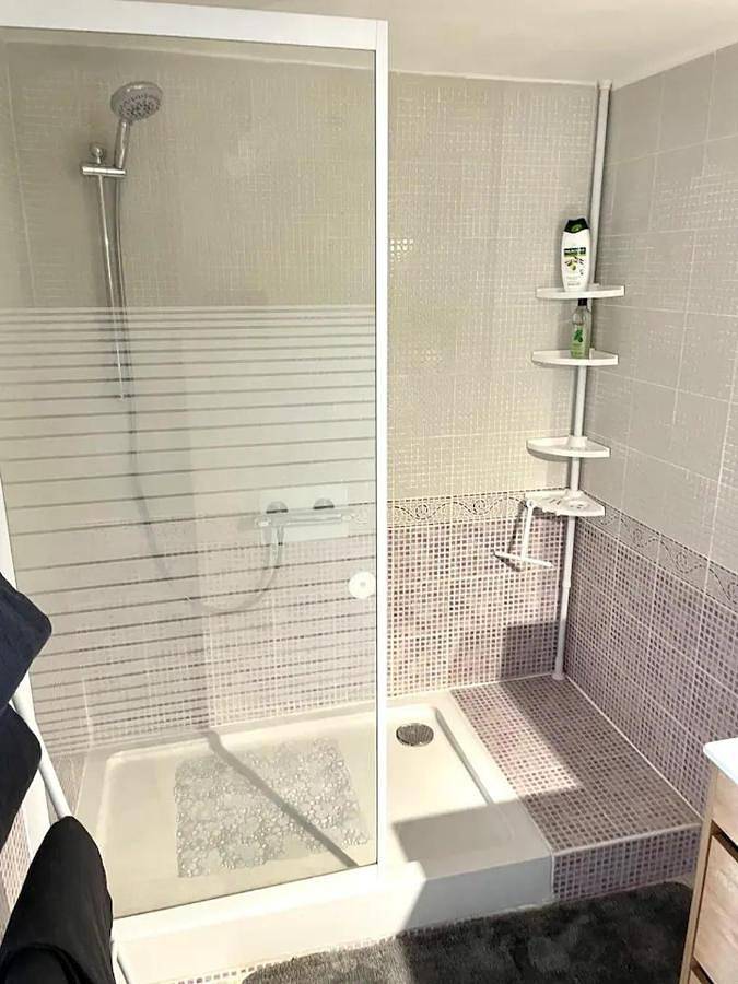 Location de vacances pour 4 personnes, avec terrasse ainsi que vue et jardin à Ploulec'h - 2