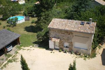 Gîte pour 5 personnes, avec jardin à Le Martinet
