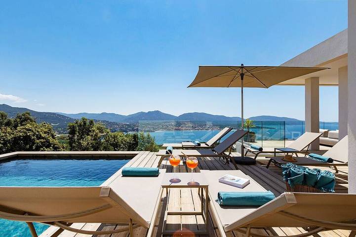 Villa pour 10 personnes, avec terrasse à Olmeto