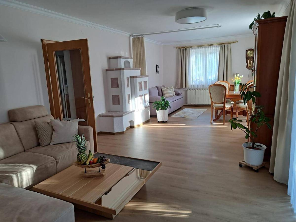 Ganze Wohnung, Ferienwohnung mit Küche & kleines Gästezimmer Lisi ohne Küche im Obergeschoß - 2 separate Einheiten - nahe Salzburg, ideal für Familien & Durchreise in Kuchl, Tennengau