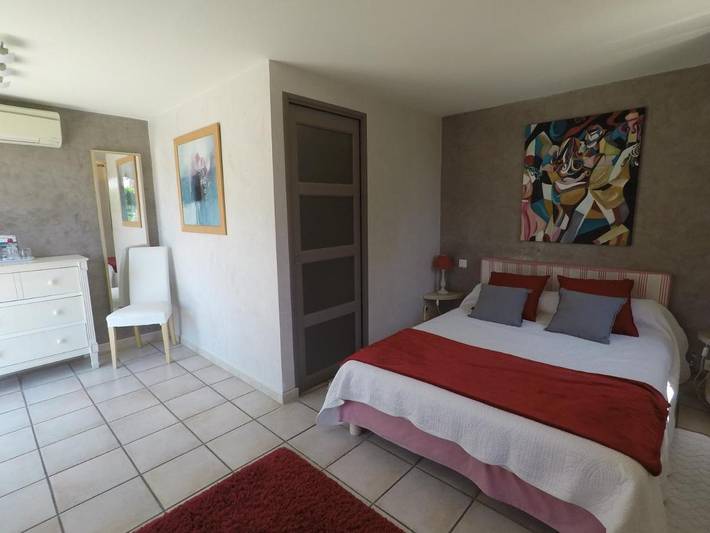 Location de vacances pour 3 personnes, avec vue ainsi que jardin et piscine à Vence - 3