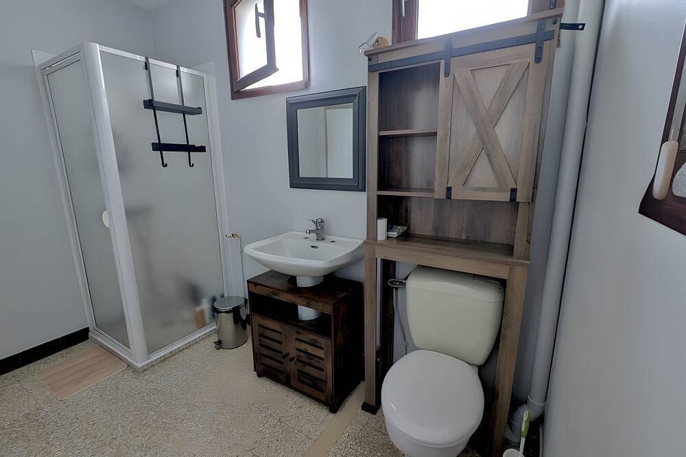 Holiday Home 'Chez Nana - Maison Dans Le Gard' with Private Terrace, Private Garden and Air Conditioning in Barjac, Alès region