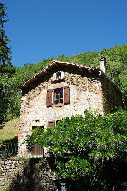 Gîte pour 5 personnes, avec balcon et jardin à Saint-Victor-et-Melvieu