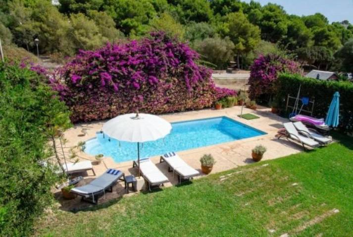 Ferienhaus für 6 Personen, mit Terrasse und Pool in Cala Mendia
