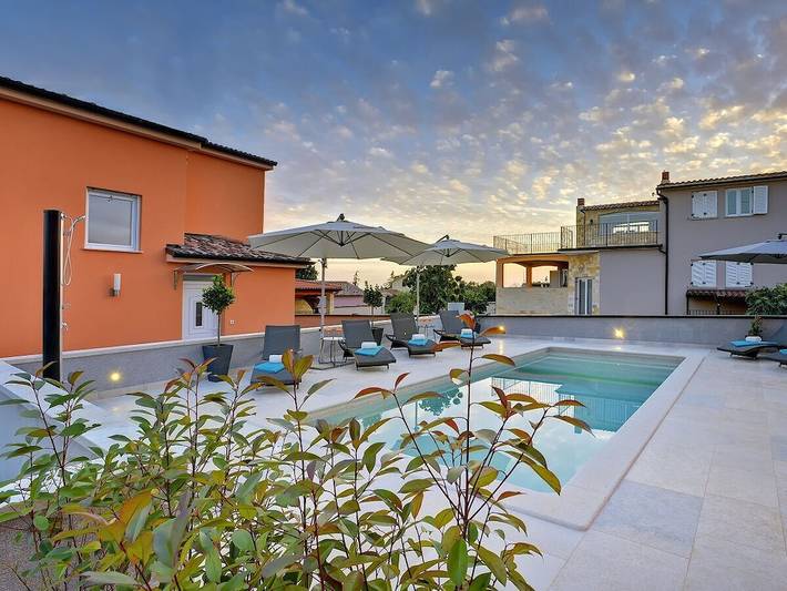 Villa in Pula mit Schwimmbecken in Sisan, Südküste Istrien