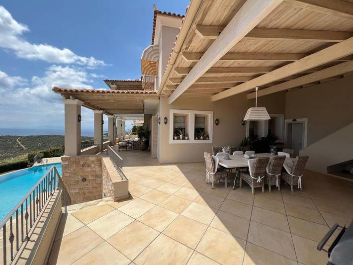 Location de vacances pour 13 personnes, avec piscine ainsi que jardin et jacuzzi dans Saronida - 3