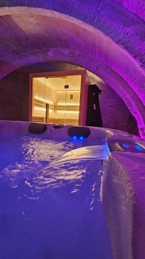 L'Écrin Love Room Spa privatif Orbec in Saint-Roch-de-l'Orbiquet, Région de Lisieux