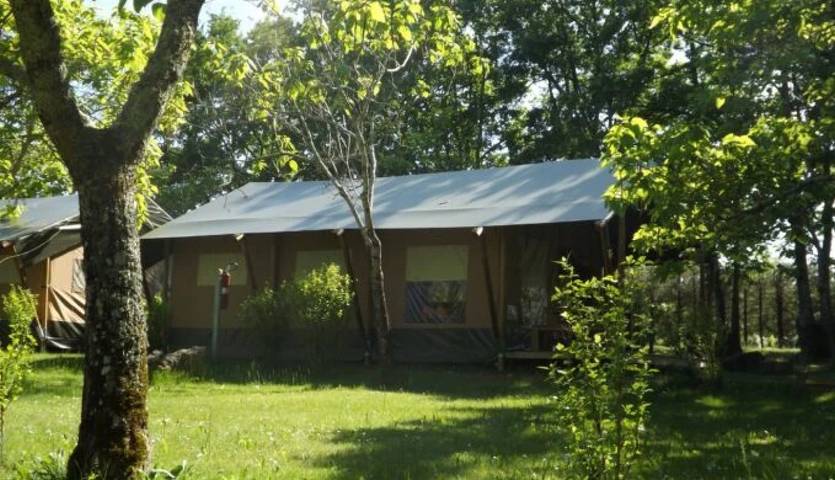 Tente pour 5 personnes, avec bassin pour enfant et jacuzzi dans le Lot-et-Garonne - 4