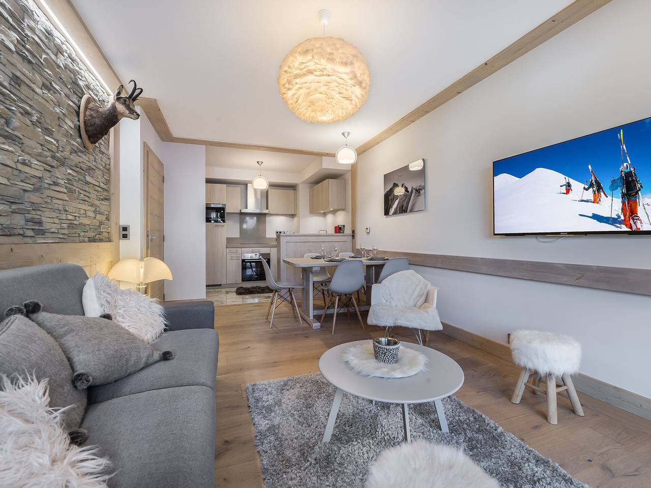 Entire apartment, Central Courchevel Apartment Near Slopes, Shops & Fitness Room in Saint-Bon-Tarentaise, Les Trois Vallées