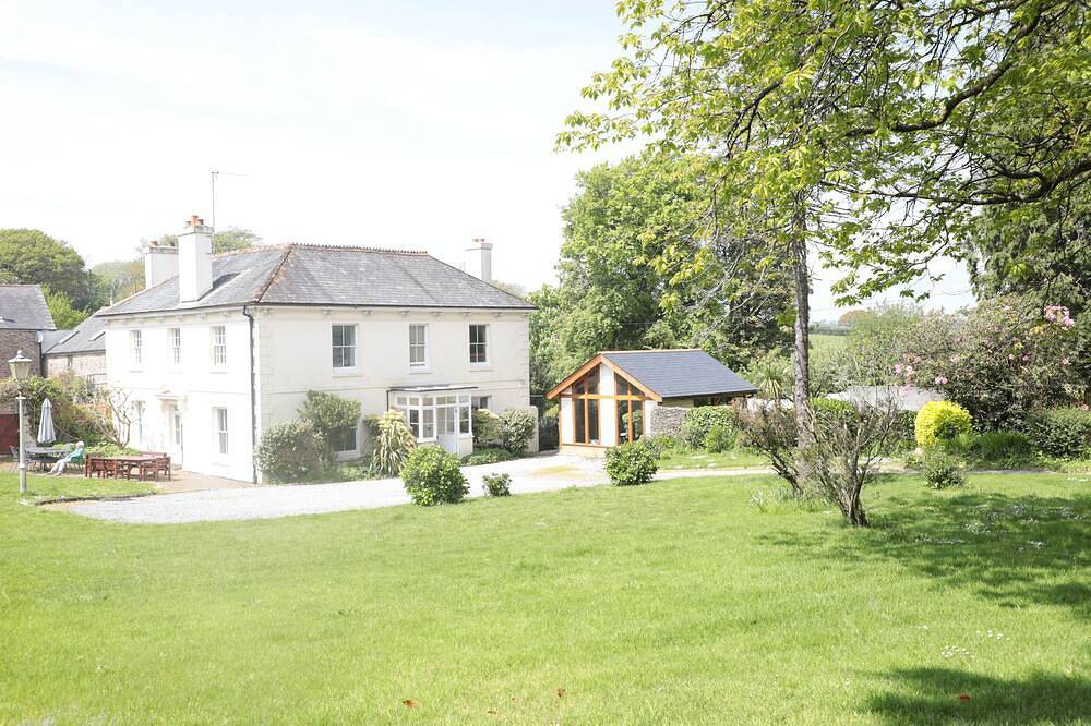 Luxury Grade Ii Listed Georgian Farmhouse Set In Extensive Gardens in Slapton, South Devon