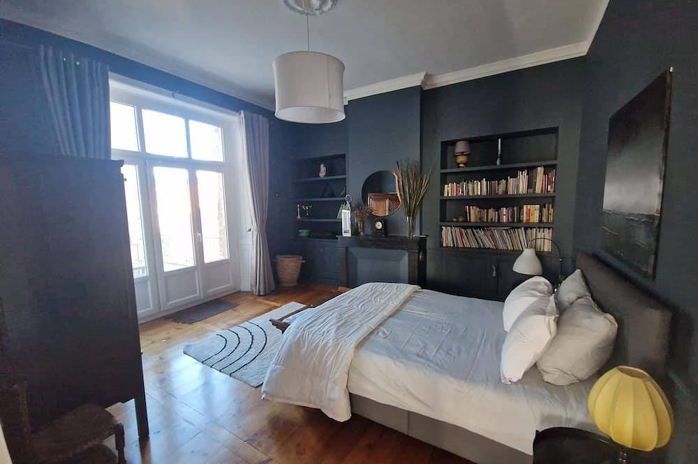 Apartamento entero, Spacioux appartement de style rénové avec grand terrace et parking privée. in Le Puy-en-Velay, Alto Loira