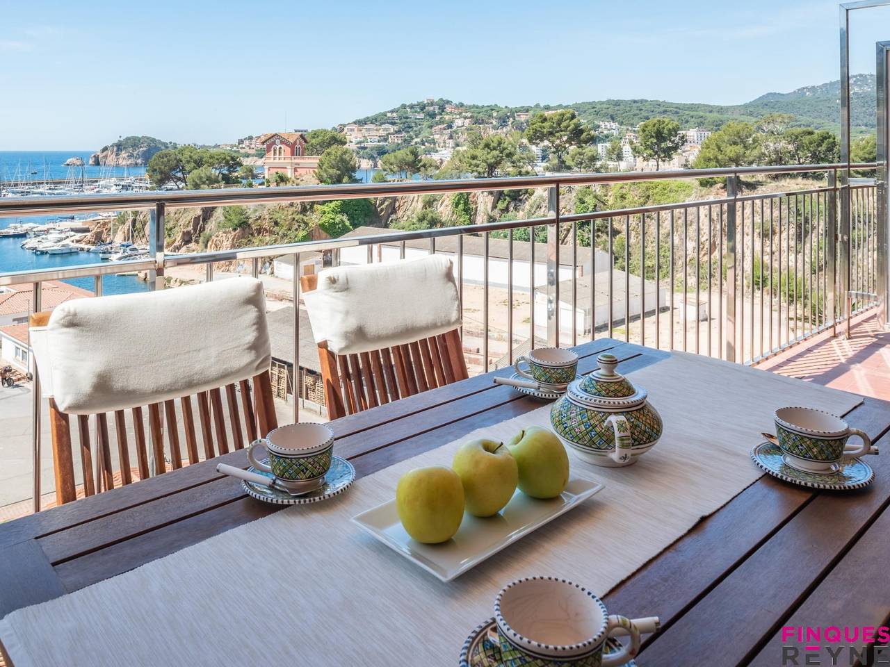 Entire holiday apartment, Apartment with sea views in the port of Sant Feliu de Guíxols R-C23043 in Sant Feliu de Guíxols, Costa Brava