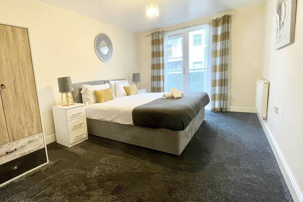 Entire apartment, Holiday Home in Ashford, great location & parking in Ashford, Ashford region