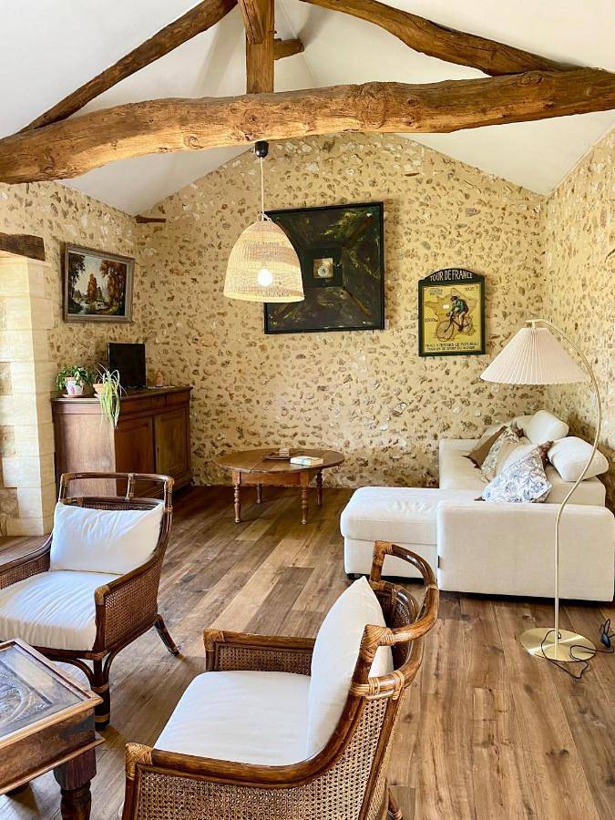 Location de vacances pour 8 personnes, avec terrasse, animaux acceptés à Vergt