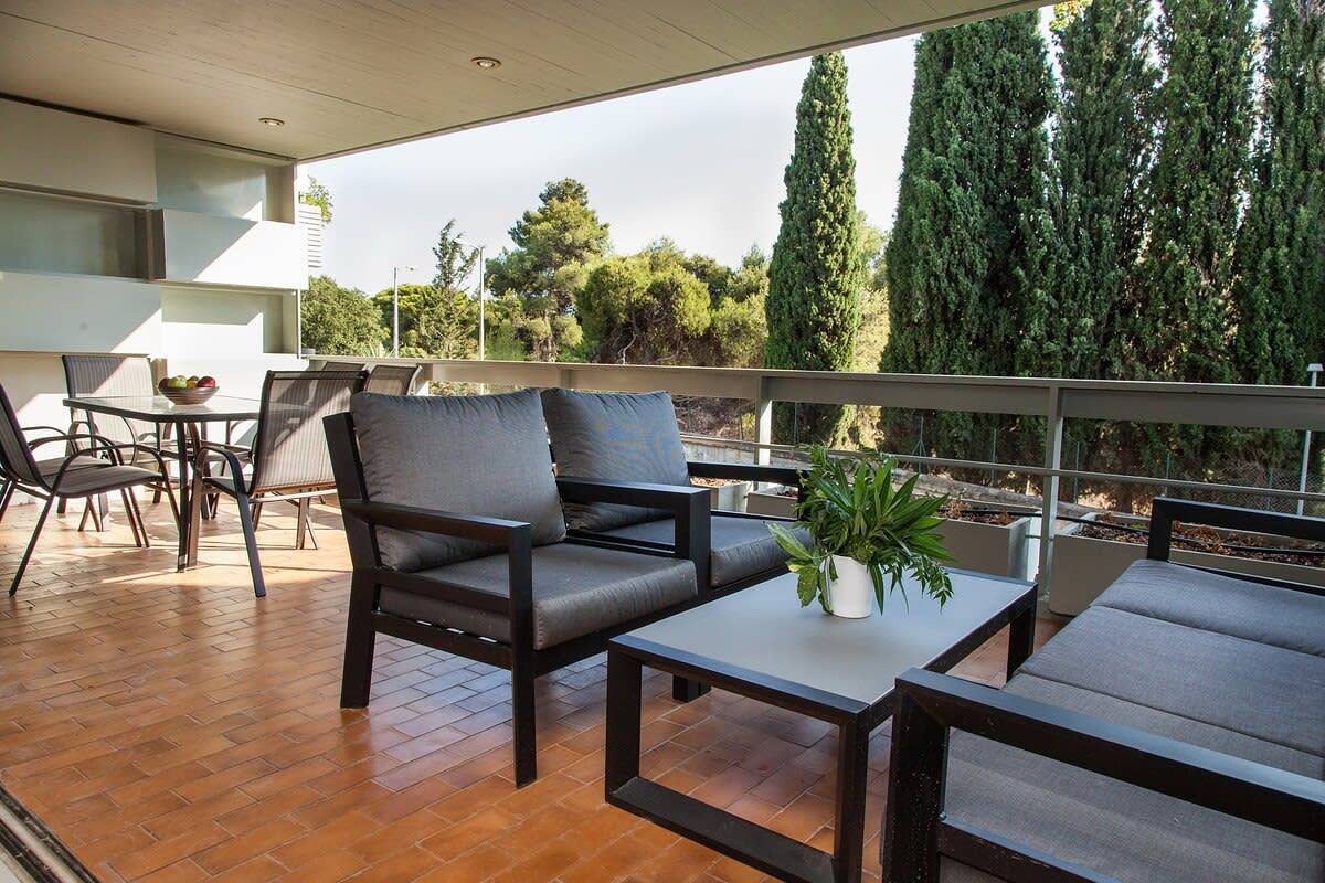 Geheel appartement, Delux Apartment with Amazing Balcony! in Noordelijk deel van Athene, Athene
