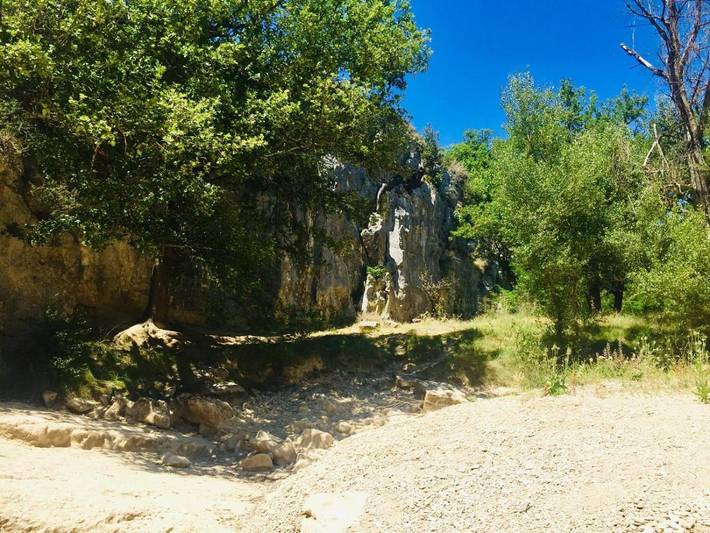 Location de vacances pour 2 personnes, avec vue ainsi que piscine et jardin à Saignon - 4