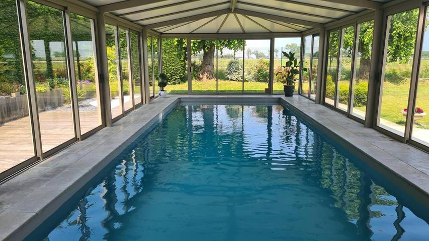 Location de vacances pour 12 personnes, avec Jacuzzi et Terrasse ainsi que Jardin et Piscine à Gonneville-en-Auge