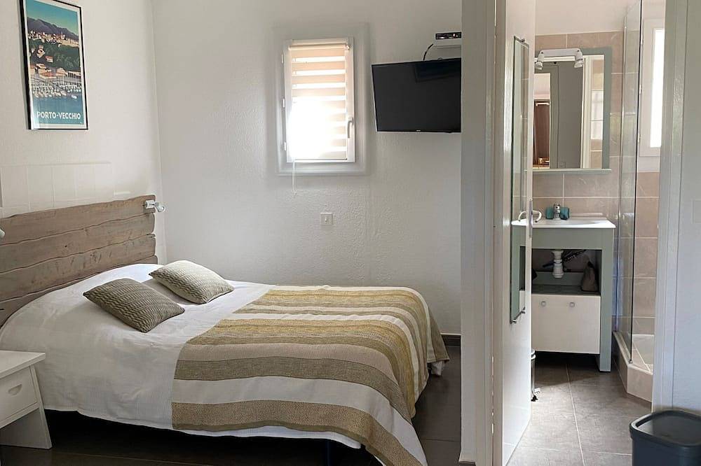 Abitazione-Bagno in camera-Vista giardino-Mini Villa Santa Giulia in Santa Giulia, Porto Vecchio