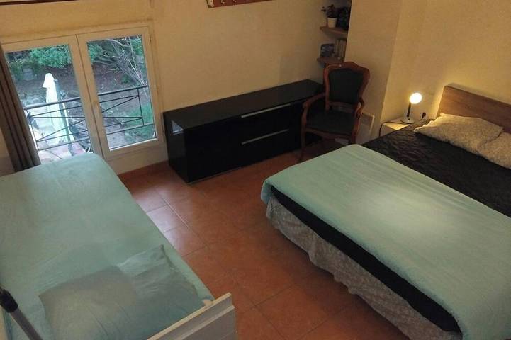 Location de vacances pour 12 personnes, avec jardin et piscine, animaux acceptés à Mimet - 4