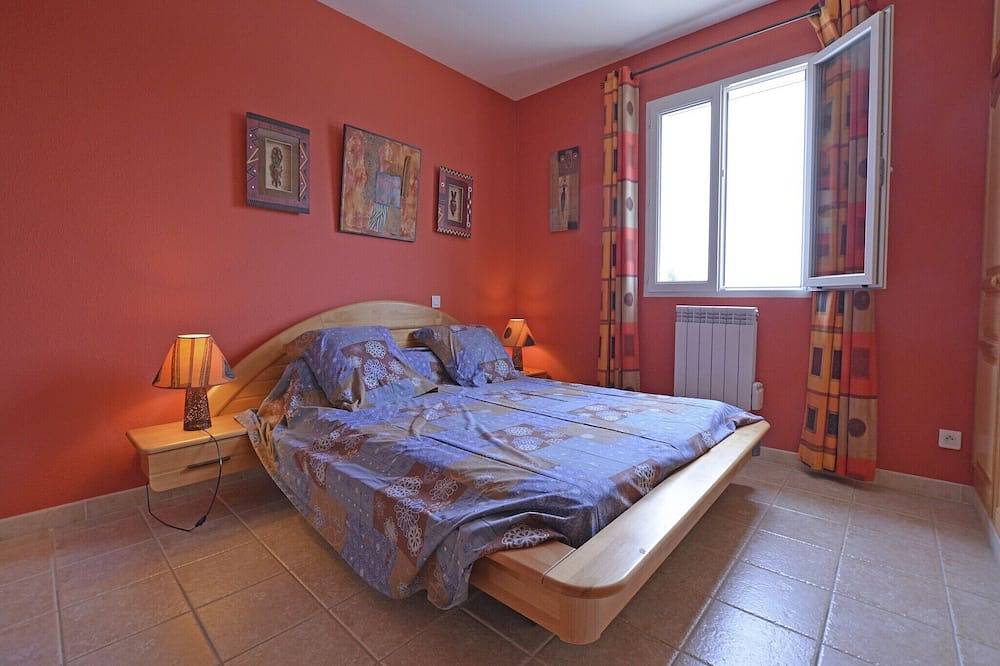 Ruhige Villa mit Poolblick in Saint-Laurent-de-Carnols, Nimes und Umgebung
