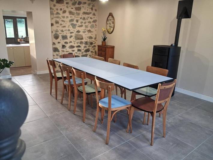 Location de vacances pour 10 personnes, avec jardin et terrasse à Nueil-les-Aubiers