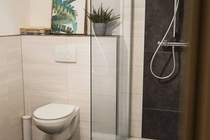 Apartamento entero, Ruhiges Apartment mit großem Balkon in Alt-West, Leipzig