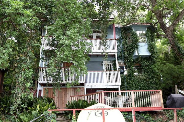 Vacation rental for 8 people, with balcony in Lake Austin