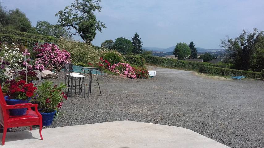 Gîte pour 10 personnes, avec Terrasse et Jardin