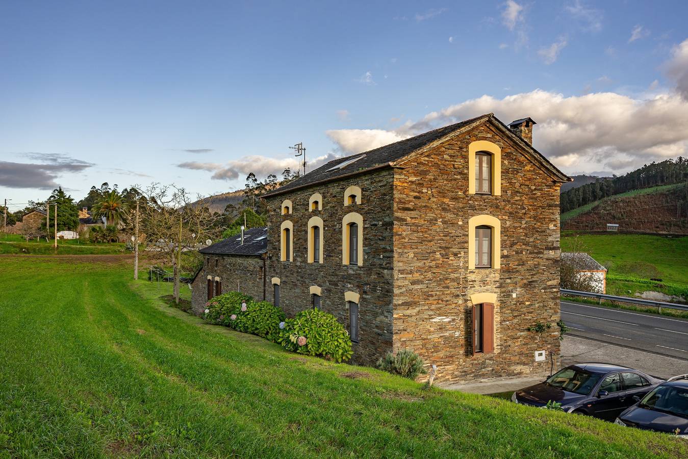 Ganze Wohnung, ‚Ático Casa Venancio‘ mit Bergblick und privatem Garten in Trabada, Lugo Provinz