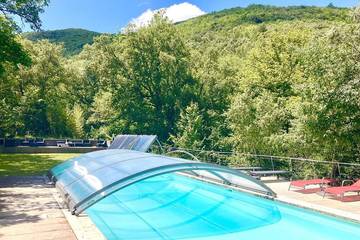 Gîte pour 13 personnes, avec jardin ainsi que piscine et jacuzzi à Cros