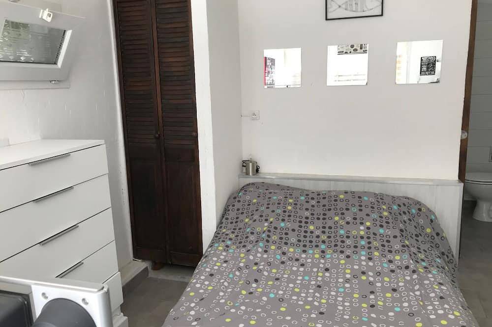 Appartement entier, Studio indépendant T1 in Carnoux-en-Provence, Côte méditerranéenne (France)