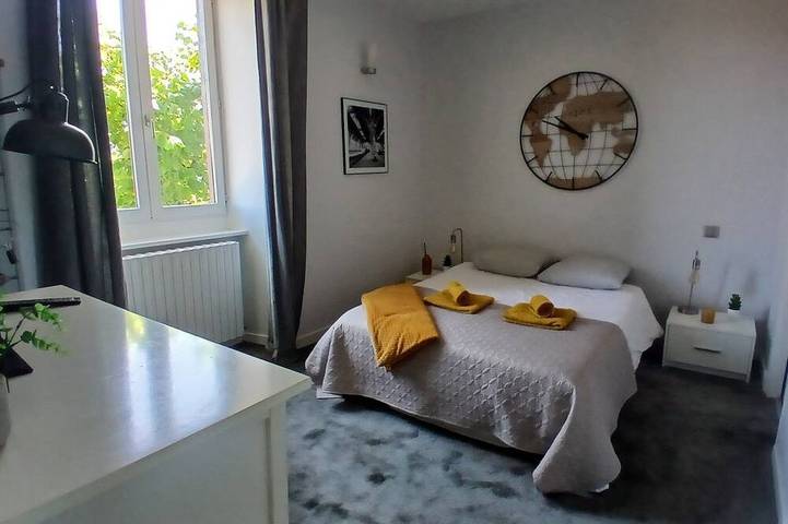 Location de vacances pour 12 personnes, avec jardin dans Jourgnac - 4