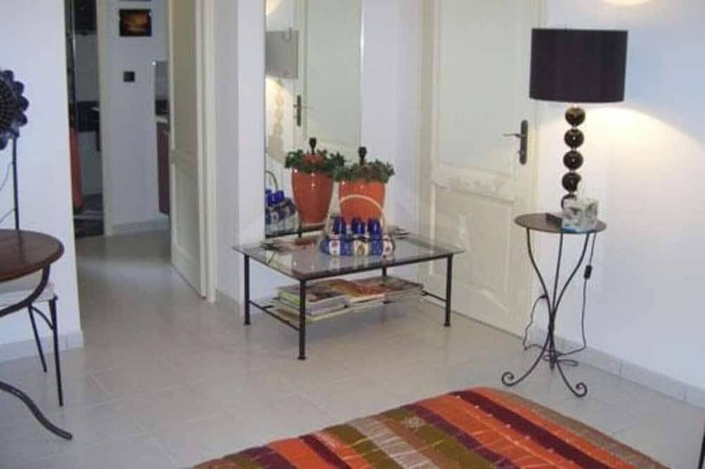 Appartement entier, Studio avec piscine Sarlat, pour 2 personnes in Sarlat-la-Canéda, Périgord Noir