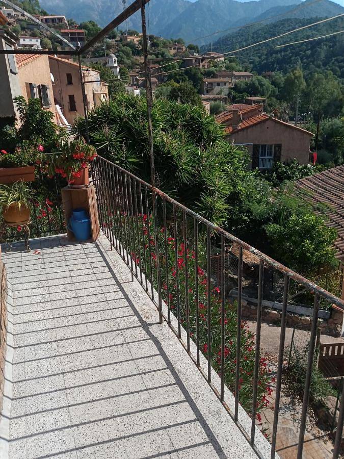 Gîte pour 3 personnes, avec balcon et vue à Serriera - 2