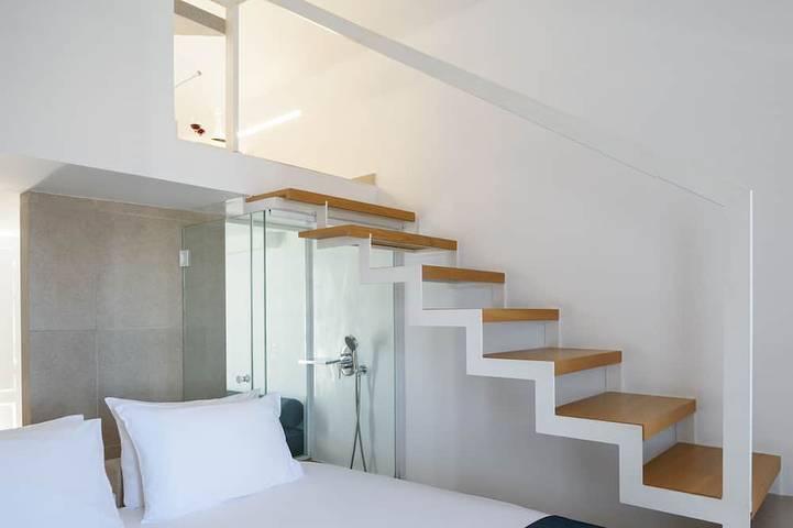 Muses Cycladic Suites - Gewölbte Meerblick-Loft-Suite mit saisonalem Whirlpool in Oia, Santorin