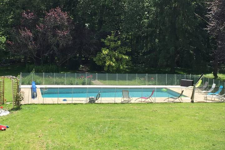 Gîte pour 6 personnes, avec Terrasse ainsi que Jardin et Piscine