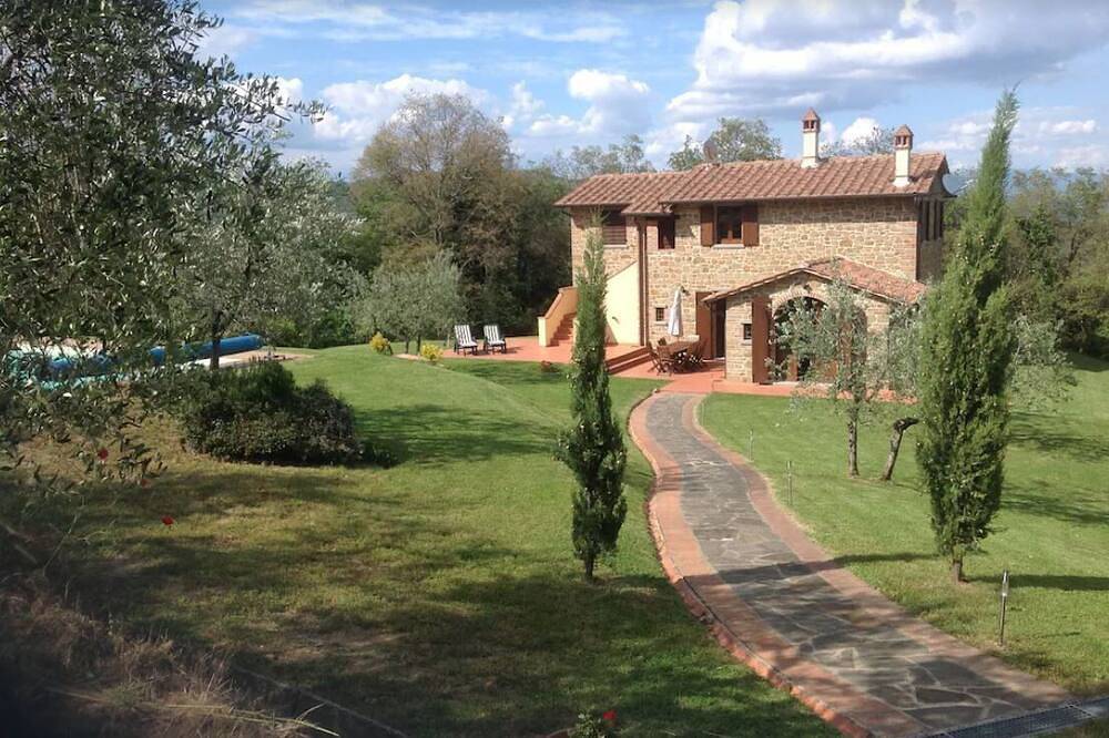 Secluded Villa, private heated Pool, Wi-fi and Tv. Secure Payment in Civitella in Val di Chiana, Chianti