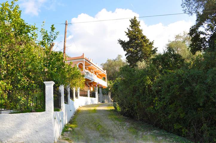 Gîte pour 3 personnes, avec Vue sur l’océan et Balcon/Terrasse ainsi que Jardin et Vue à Agios Gordios - 4