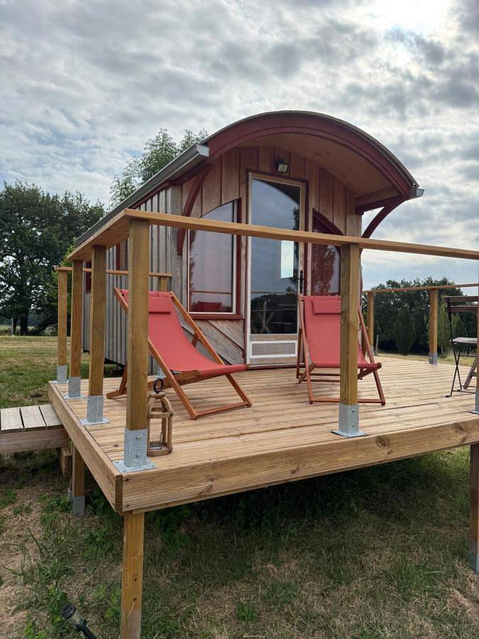Location de vacances pour 2 personnes, avec Terrasse et Jardin ainsi que Piscine et Vue à Masseube - 2