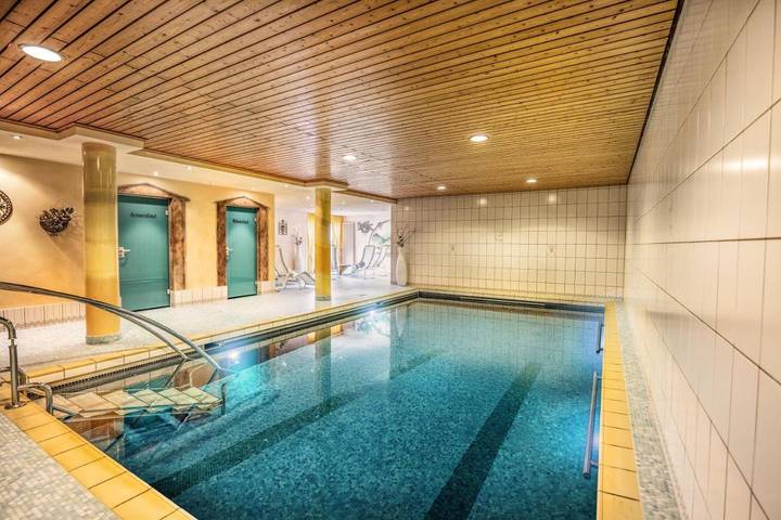 Hotel für 2 Personen, mit Balkon und Whirlpool sowie Terrasse und Garten in Neuweiler
