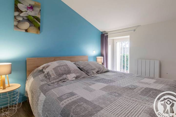 Gîte pour 6 personnes, avec terrasse dans Saint-Georges-des-Gardes - 2