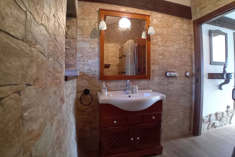 Casa Histórica Gallega de Piedra  para 2 personas in Curtis, Provincia de La Coruña