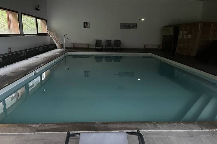 Appartement de vacances pour 6 personnes, avec piscine et balcon ainsi que sauna et jacuzzi