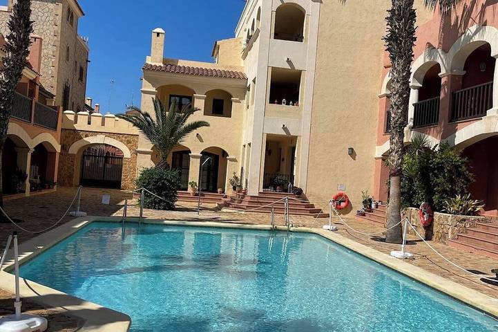 Ferienwohnung für 6 Personen, mit Pool und Garten sowie Balkon und Whirlpool