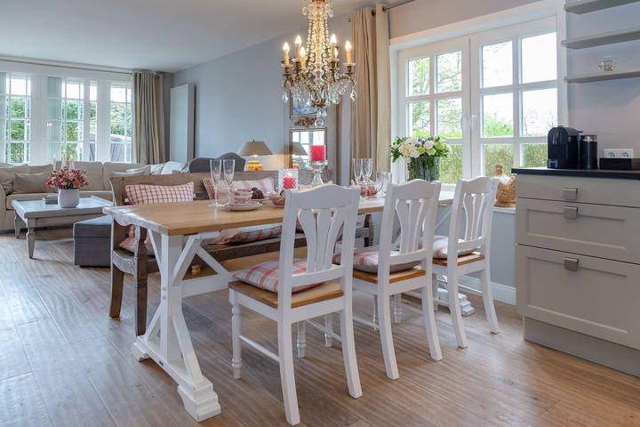 Ganze Wohnung, Großzügig geschnittene Ferienwohnung im traumhaften Kapitänsdorf Keitum! in Keitum, Sylt (Gemeinde)