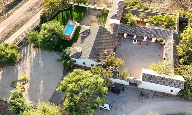 Casa de vacaciones para 14 personas, con Balcón y Terraza además de Jardín y Piscina en Alcázar de San Juan