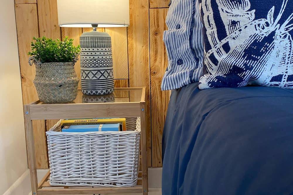 Stunning Spacious Seaside cottage, 1 minute from the beach sleeps 12 in Camber, East Sussex