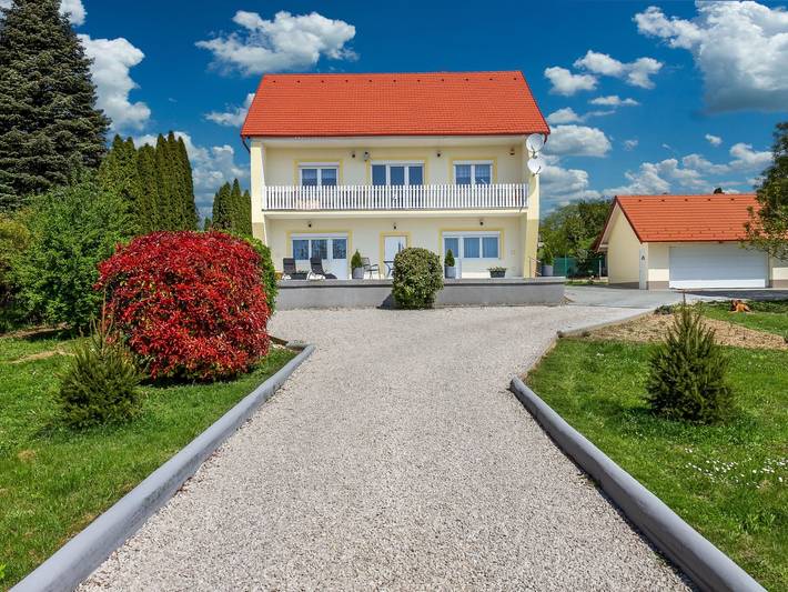 Ferienwohnung für 4 Personen, mit Terrasse und Garten am Balaton